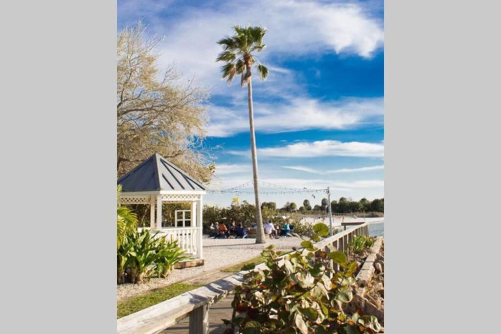 Sea Spray, Studio 114, Beach Steps Away! Pool+Wifi Ruskin Exteriér fotografie