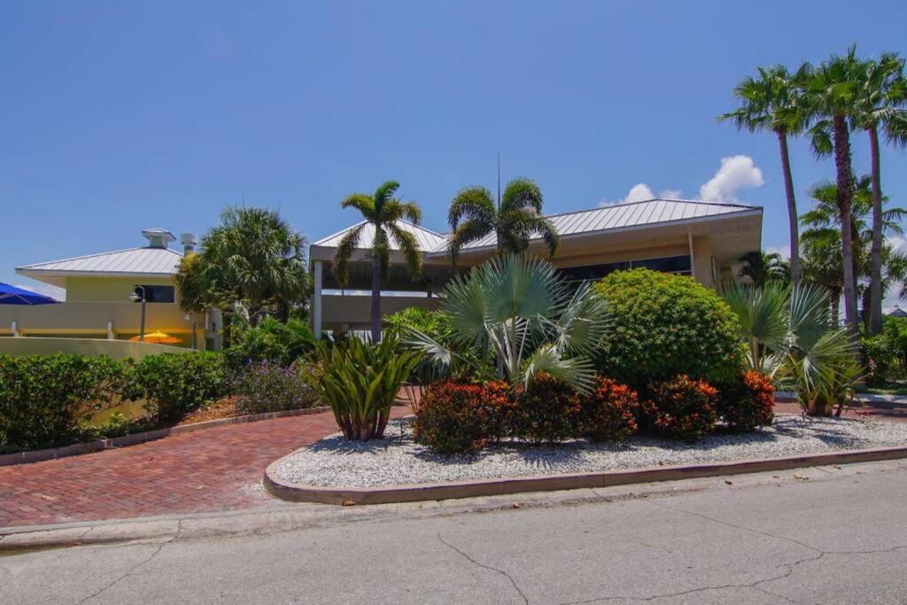 Sea Spray, Studio 114, Beach Steps Away! Pool+Wifi Ruskin Exteriér fotografie