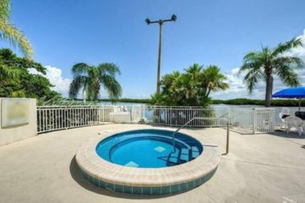 Sea Spray, Studio 114, Beach Steps Away! Pool+Wifi Ruskin Exteriér fotografie
